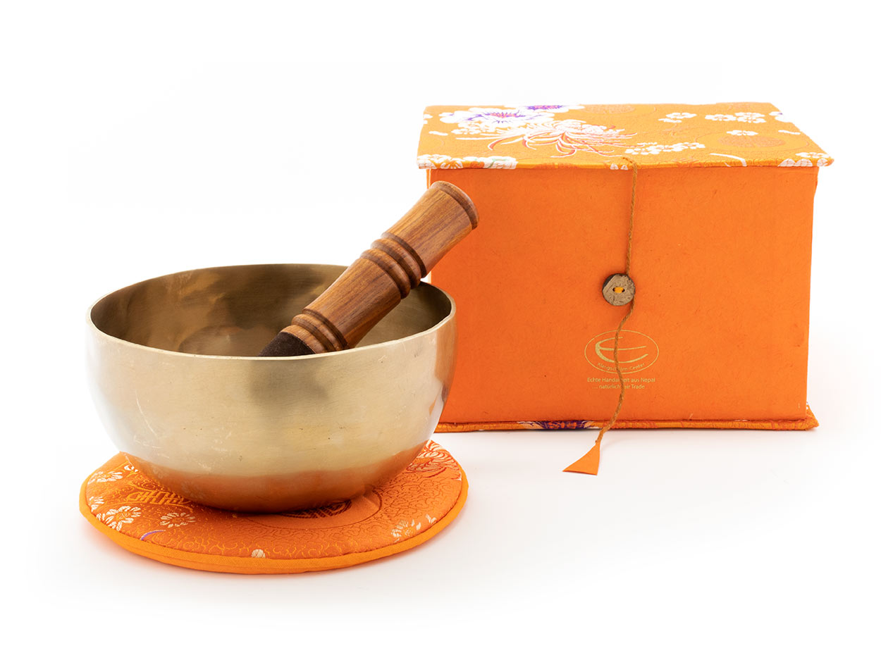 Geschenkset in einer orangefarbenen Box mit Blumenmotiv