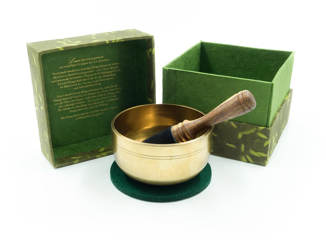 Set in grüner Reispapier Box Größe M geöffnet mit Klangschale im Japan-Style, tannengrünem Filzpad und Holz-Leder Klöppel