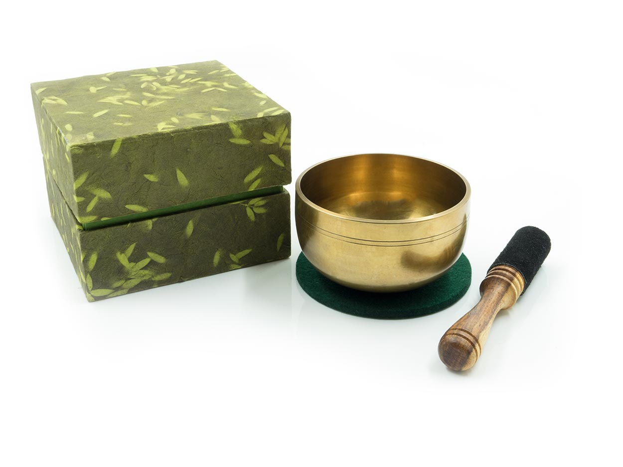 Set in grüner Reispapier Box Größe M mit Klangschale im Japan-Style, tannengrünem Filzpad und Holz-Leder Klöppel